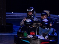 A bordo de um kart duplo 