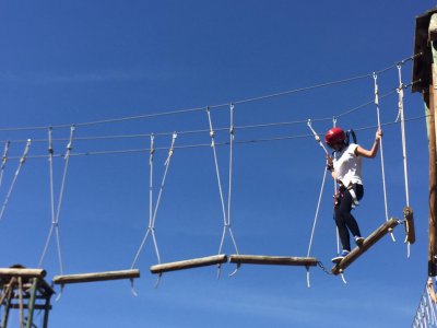 La Almunia 的激光标签、拉链线和 Zorbing 3 小时