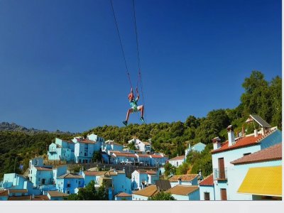 2 saltos en tirolina atravesando Júzcar