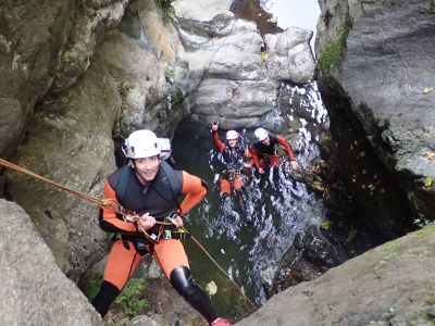 Journée dans un ravin thermal avec rappels en France