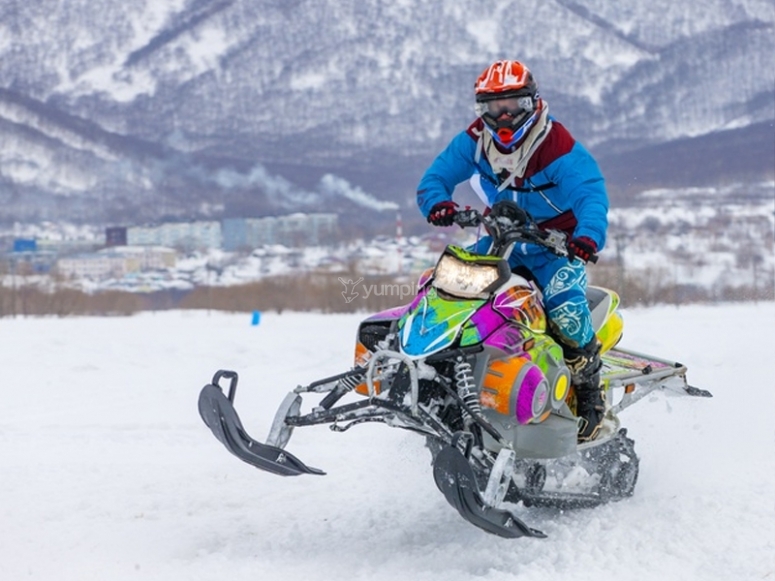 Moto de nieve y merienda para 2 adultos Montgarri Ofertas Moto de nieve y merienda para 2 adultos Montgarri Ofertas