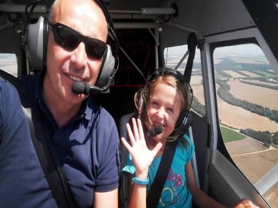 Pilota una avioneta por las Bardenas desde Tudela