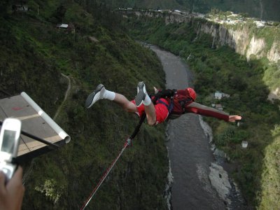 Salto en puenting en Lora del Río