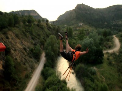 Puenting en Enguídanos sobre río Cabriel