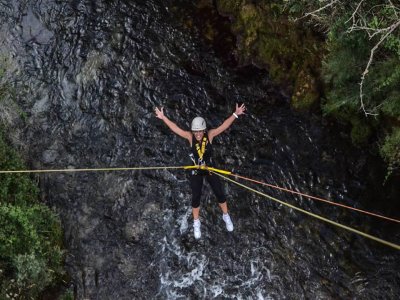 2 saltos de puenting sobre río Cabriel con comida