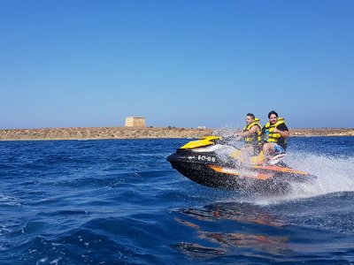 Team building 1h moto agua parascending Santa Pola