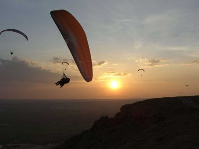 Voo de parapente de dois lugares em Guadalajara acrobacia de 30 m