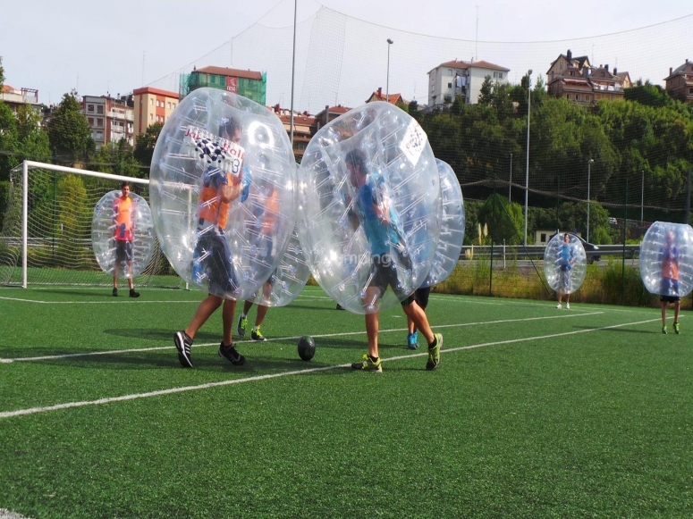 Burbuja enorme para jugar al fútbol
