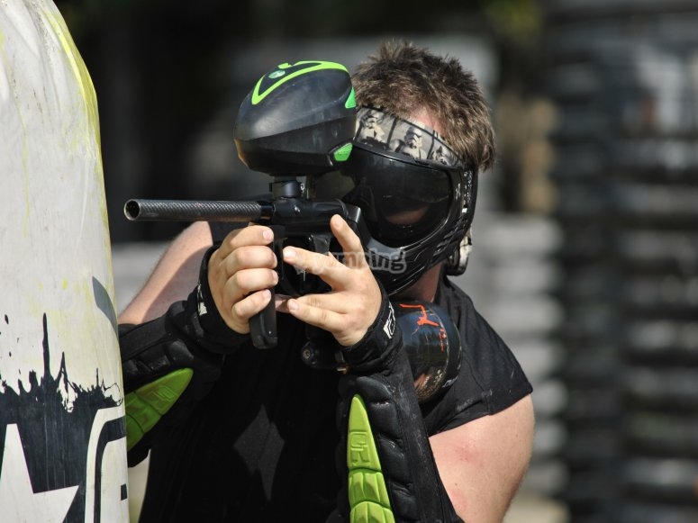 Tiro con marcadora paintball 30 bolas El Ronquillo desde 9€ - Yumping.com