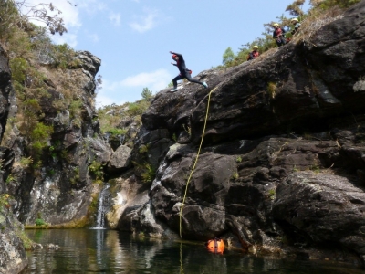 Canyoning no Rio Cerves 3 horas e 30 minutos