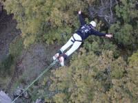 Bungee jumping dal ponte di Buitrago de Lozoya 