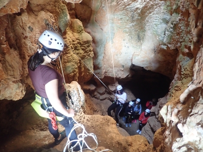 Discesa nella voragine e cantina Olesa Bonesvalls