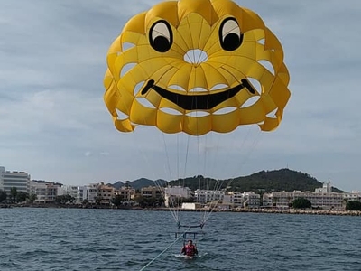 Parasailing-Flug am Strand von Cala Millor, 10 min