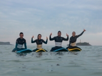 Sentados en la tabla de surf