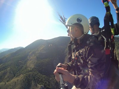Vuelo biplaza en parapente en Onil 45 minutos