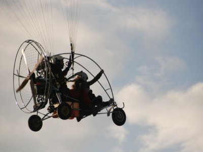 Bautismo vuelo en paramotor biplaza en Onil 15 min
