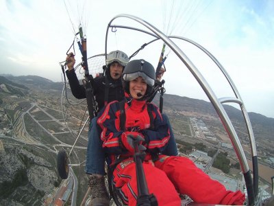 Vuelo en paratrike biplaza en Onil 30 minutos