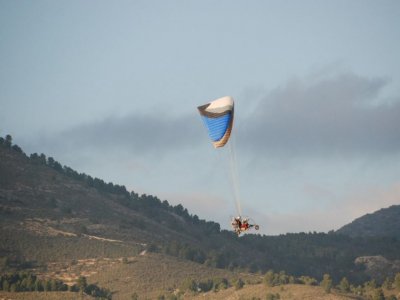 Vuelo biplaza en paramotor alrededores de Onil 1 h