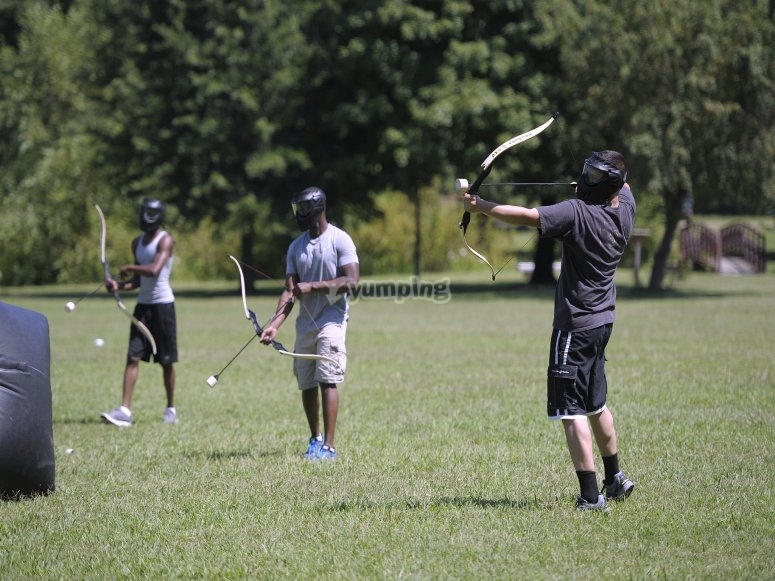 Partida de archery tag para grupos en Viveda 2 h desde 400€