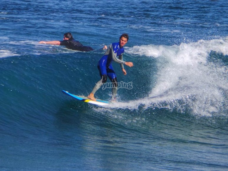 Alquiler equipo de surf y neopreno en Corrubedo 2h desde 20€