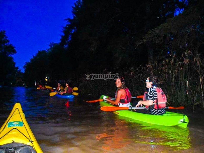 Ruta nocturna en kayak por el río Oitavén en Vigo desde 35€