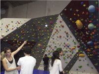  Mur d'escalade à Palleja avec un groupe d'amis 