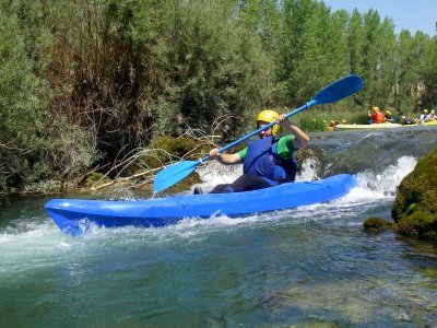 Kayak en aguas bravas en el Alto Tajo