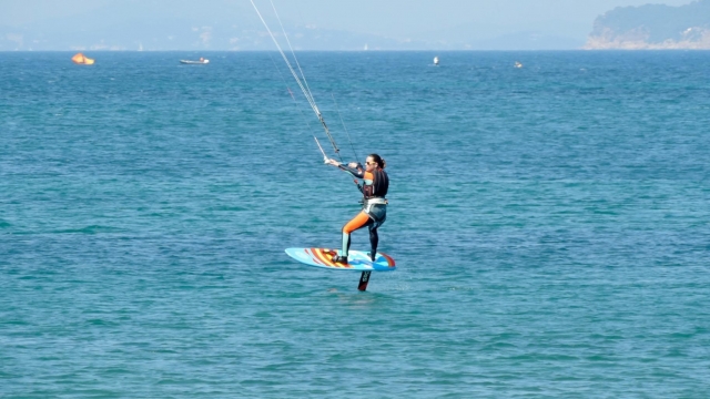 Curso de KiteFoil en Bahía de Almanarre 1 hora