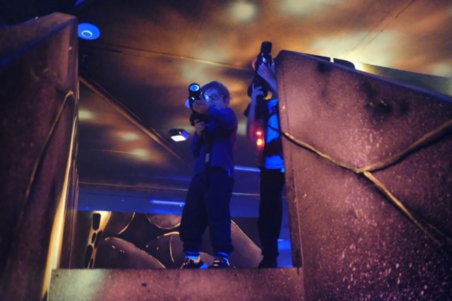 2 partes do jogo a laser em Montparnasse 2 x 20 min
