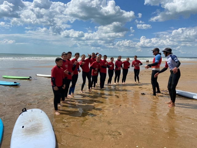 Sesión de surf 1h30 - adulto en La Tranche sur Mer