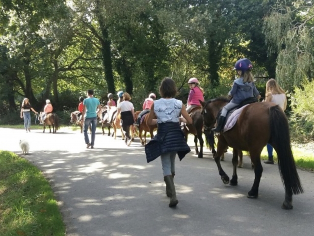 Kinderponyreiten Côte de Granit Rose 1 Stunde