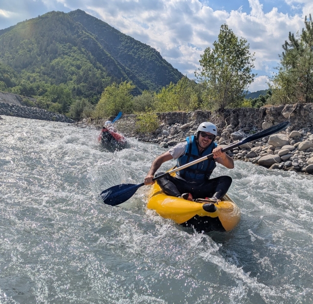 Getting in kayak-raft on the Var-half-day