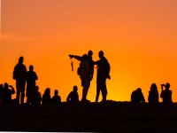  silhouettes dans un coucher de soleil en Andalousie.jpg 