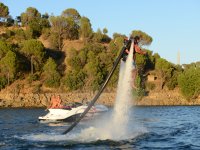 Volando con el barco en jet pack