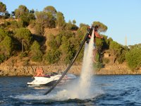  Voar com o barco em um jet pack 