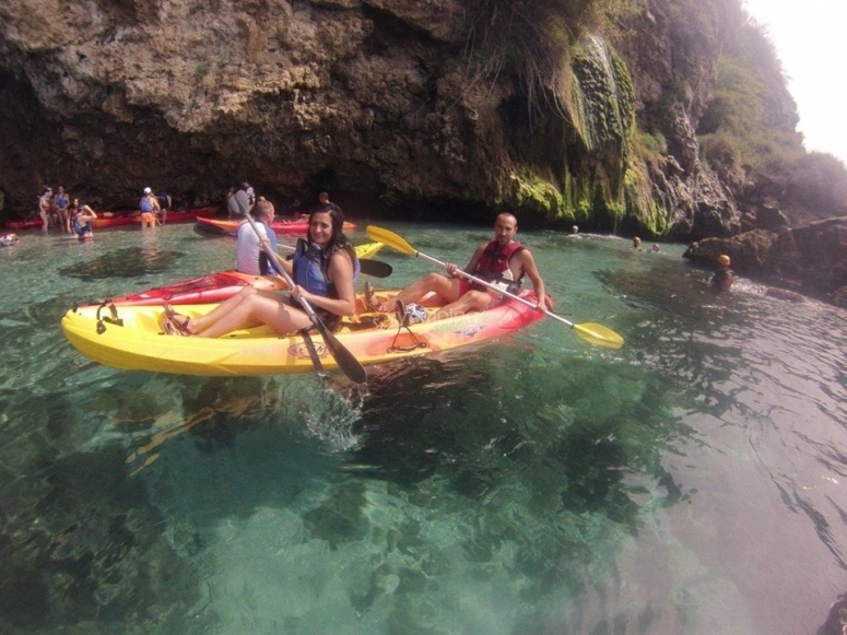 Alquiler de kayak por acantilados de Nerja 1 hora desde 10€
