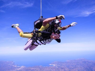 Kurzer Gleitschirmflug in Sort 15 Minuten