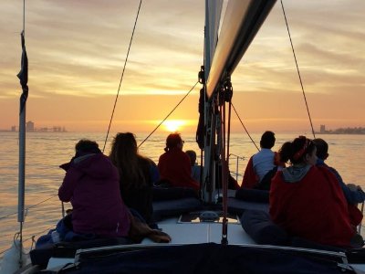 Bootsfahrt bei Sonnenuntergang auf dem Fluss Tejo 2h