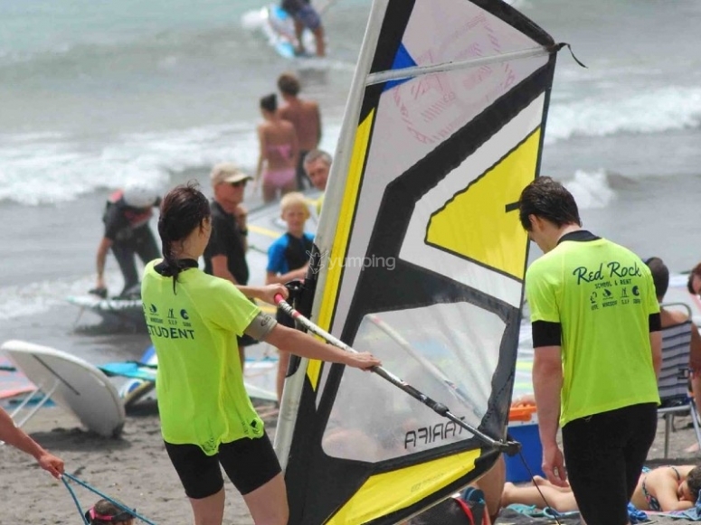 Clase de windsurf en El Médano de 1 hora desde 50€