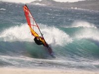  Mädchen beim Windsurfen 