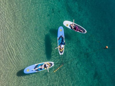 在 Praia da Franquia 租用桨冲浪 1 小时