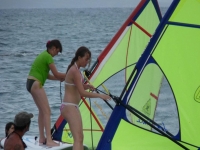  Holding the sail on the board 