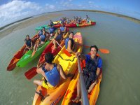 En los kayaks en aguas de Sancti Petri