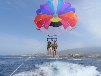 Parascending-Begleiter, ohne Teneriffa Süd zu fliegen