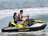  Desfrutando de um passeio de jet ski 