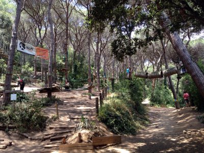 Zugang zum Baumpark El Maresme und Essen für Kinder