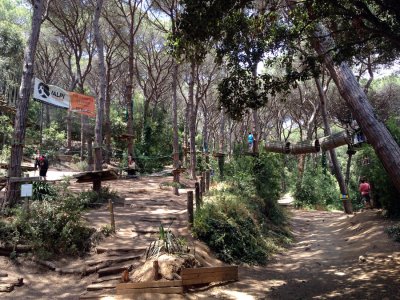 Accès au parc arboré du Maresme et à la restauration pour enfants